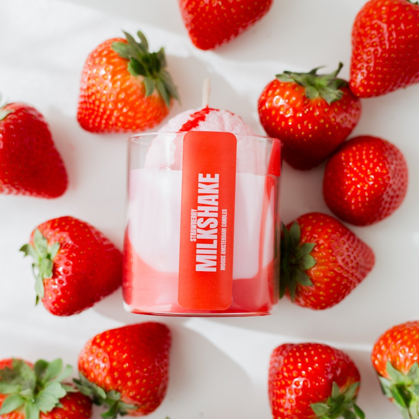 STRAWBERRY MILKSHAKE CANDLE
