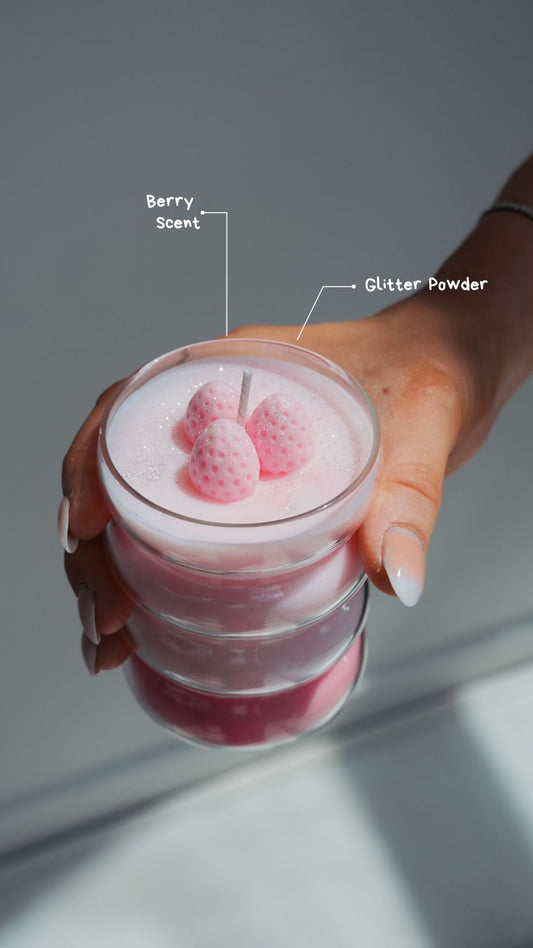 STRAWBERRY MILKSHAKE CANDLE